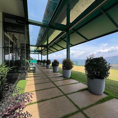 Cloudy Court Resort Идуки Екстериор снимка