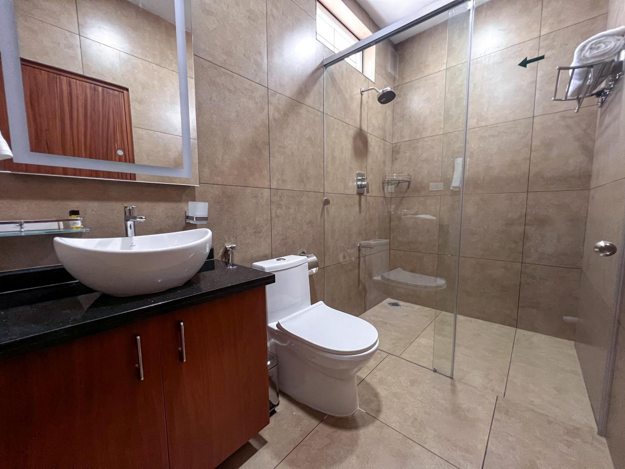 Cloudy Court Resort Идуки Екстериор снимка