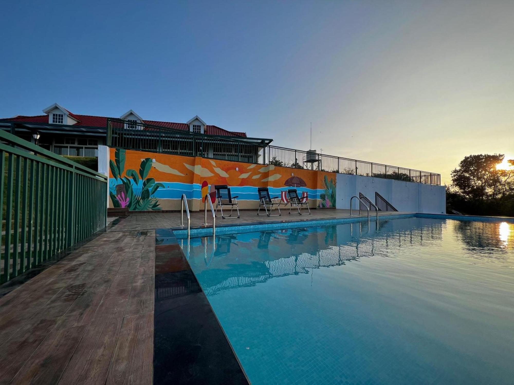 Cloudy Court Resort Идуки Екстериор снимка