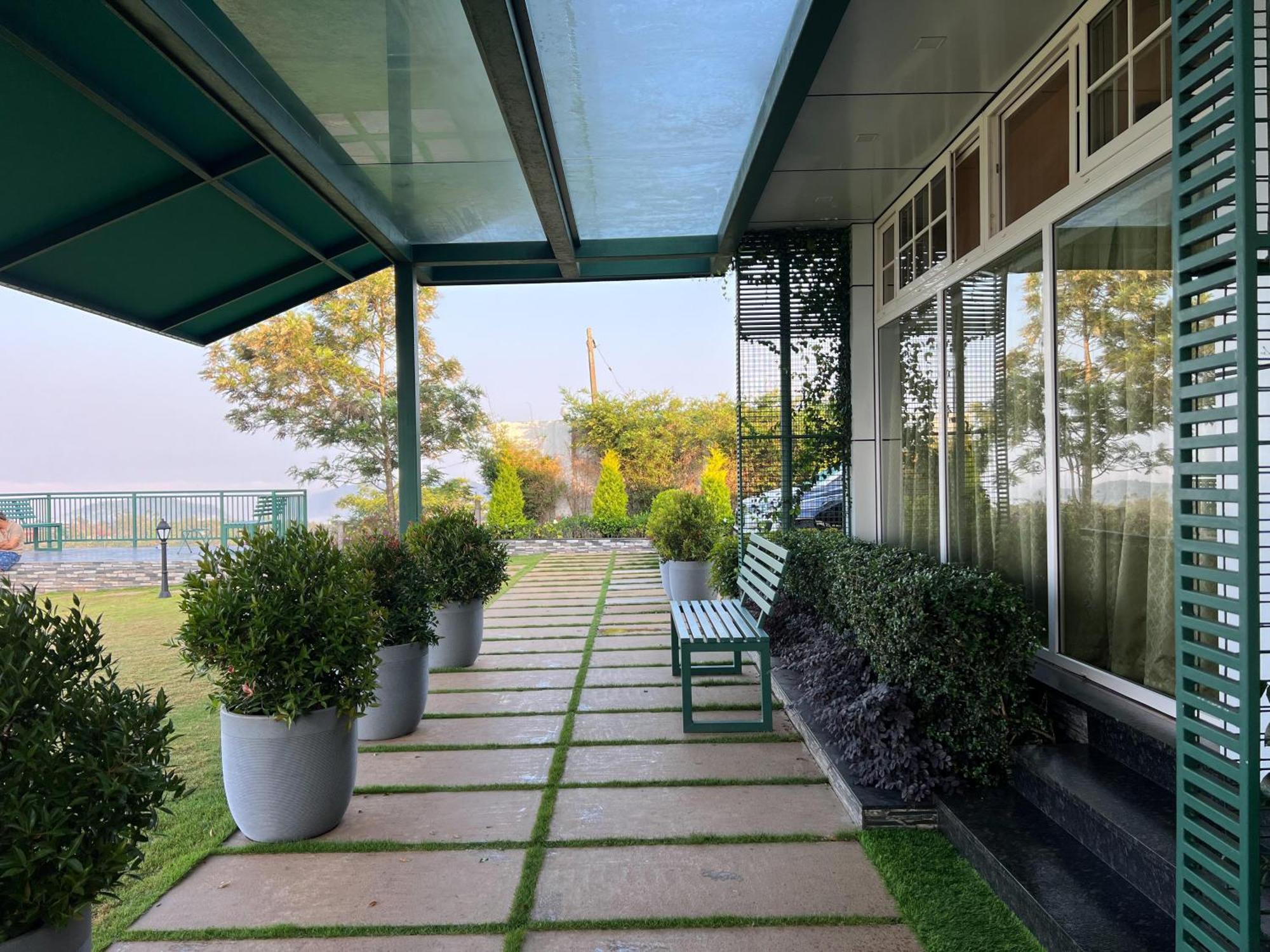 Cloudy Court Resort Идуки Екстериор снимка