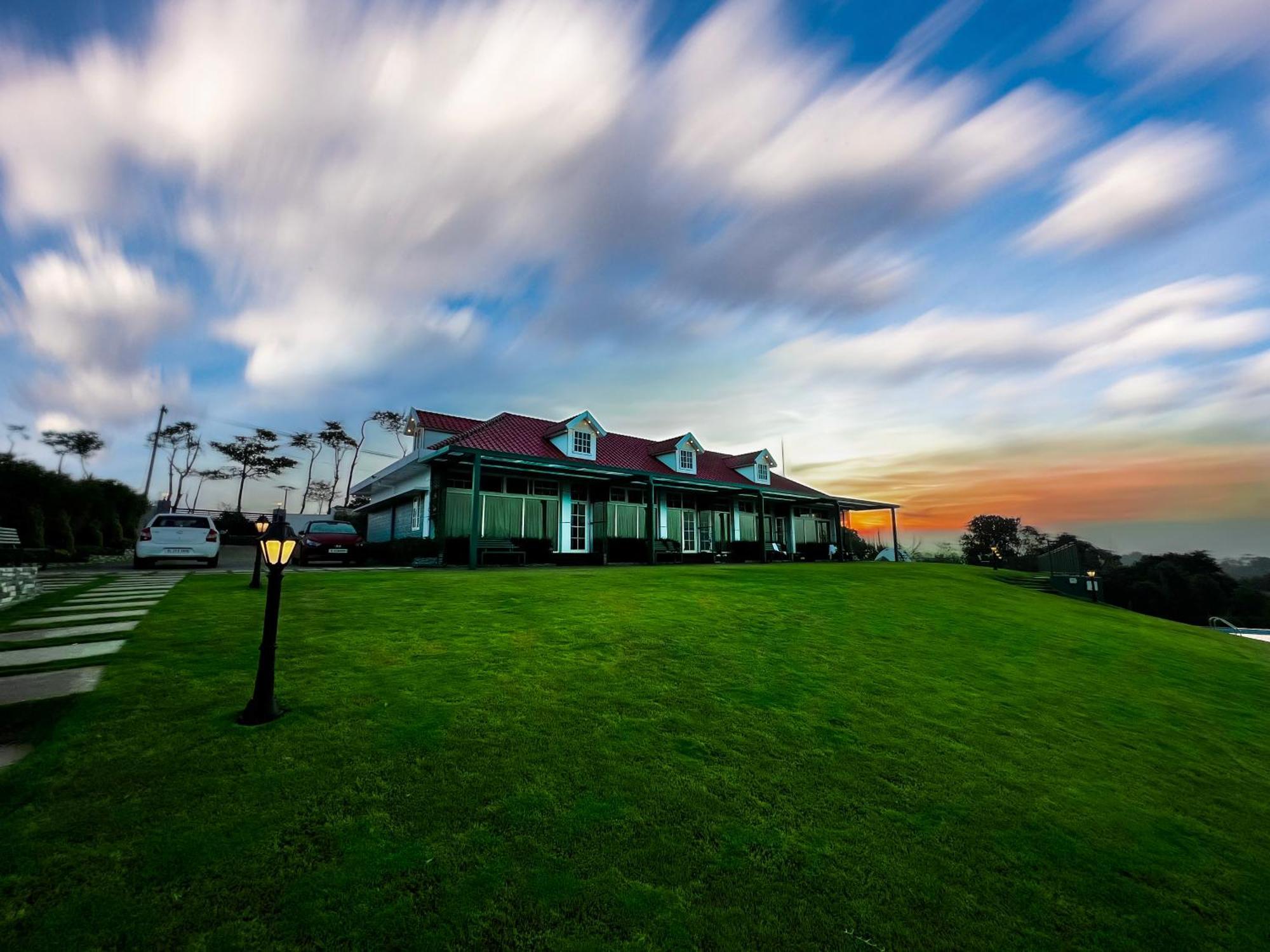 Cloudy Court Resort Идуки Екстериор снимка