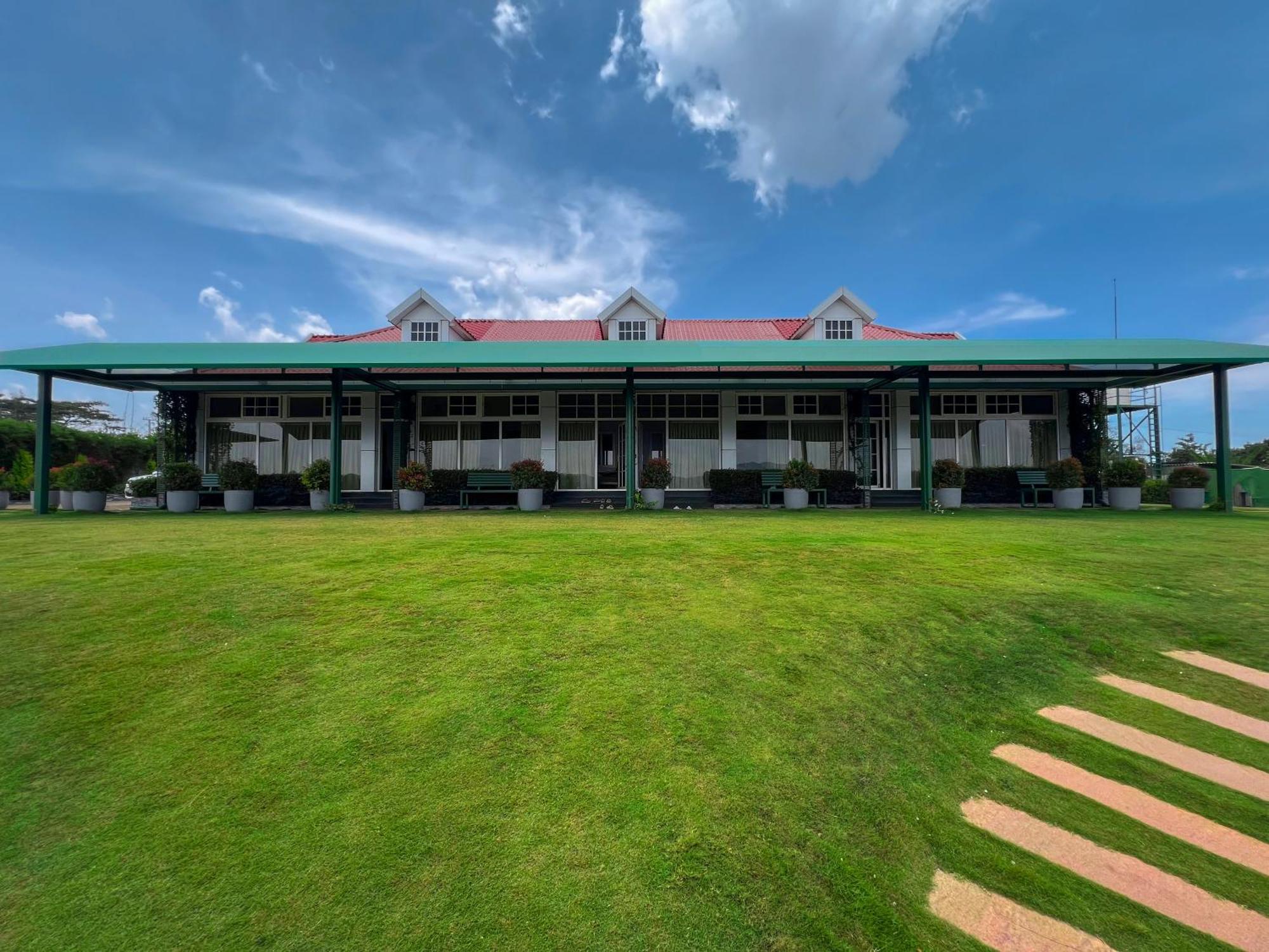 Cloudy Court Resort Идуки Екстериор снимка